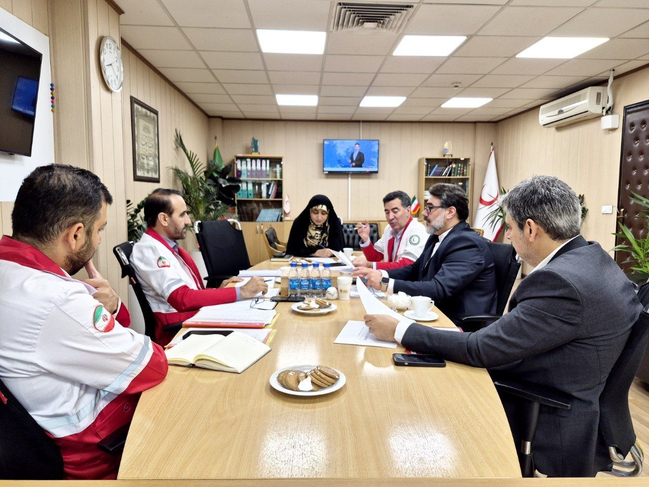 بررسی تسهیلات کارکنان در نشست کمیته وام جمعیت هلال‌احمر
