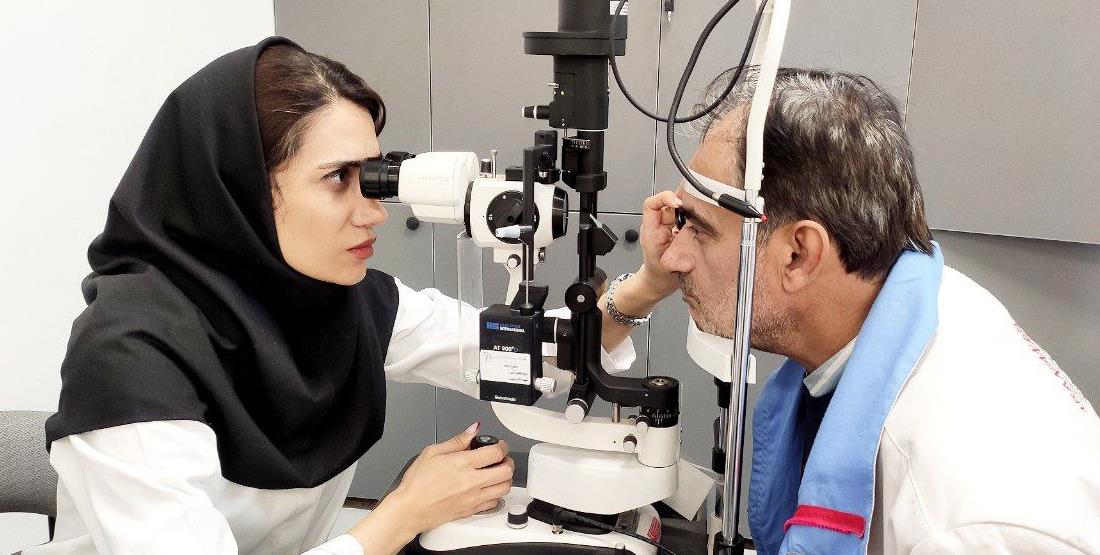 ویزیت فوق‌تخصصی چشم‌پزشکی کارکنان هلال‌احمر در ساختمان صلح