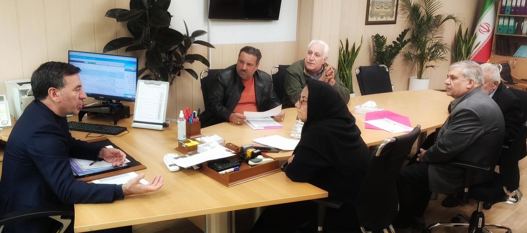 دیدار صمیمی معاون توسعه منابع انسانی و پشتیبانی با بازنشستگان سازمان تدارکات پزشکی